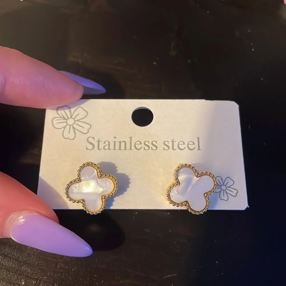 MOTHER OF PEARL LOOK Clover Design Stud Earrings 14K Gold Over Stainless - Picture 2 of 3